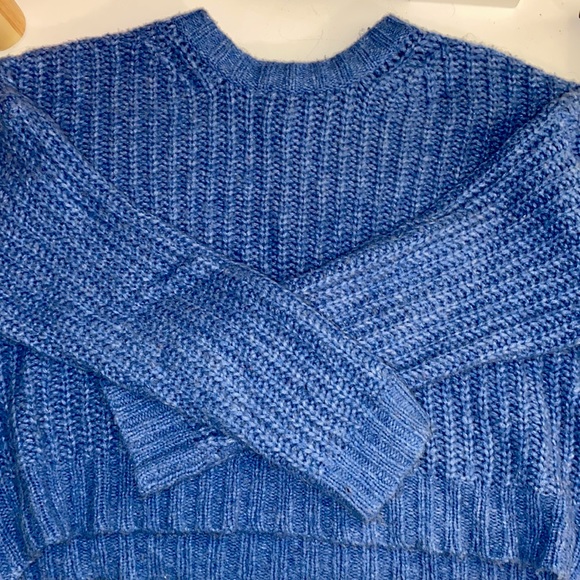American Eagle Blue Knit sweater - Picture 1 of 3